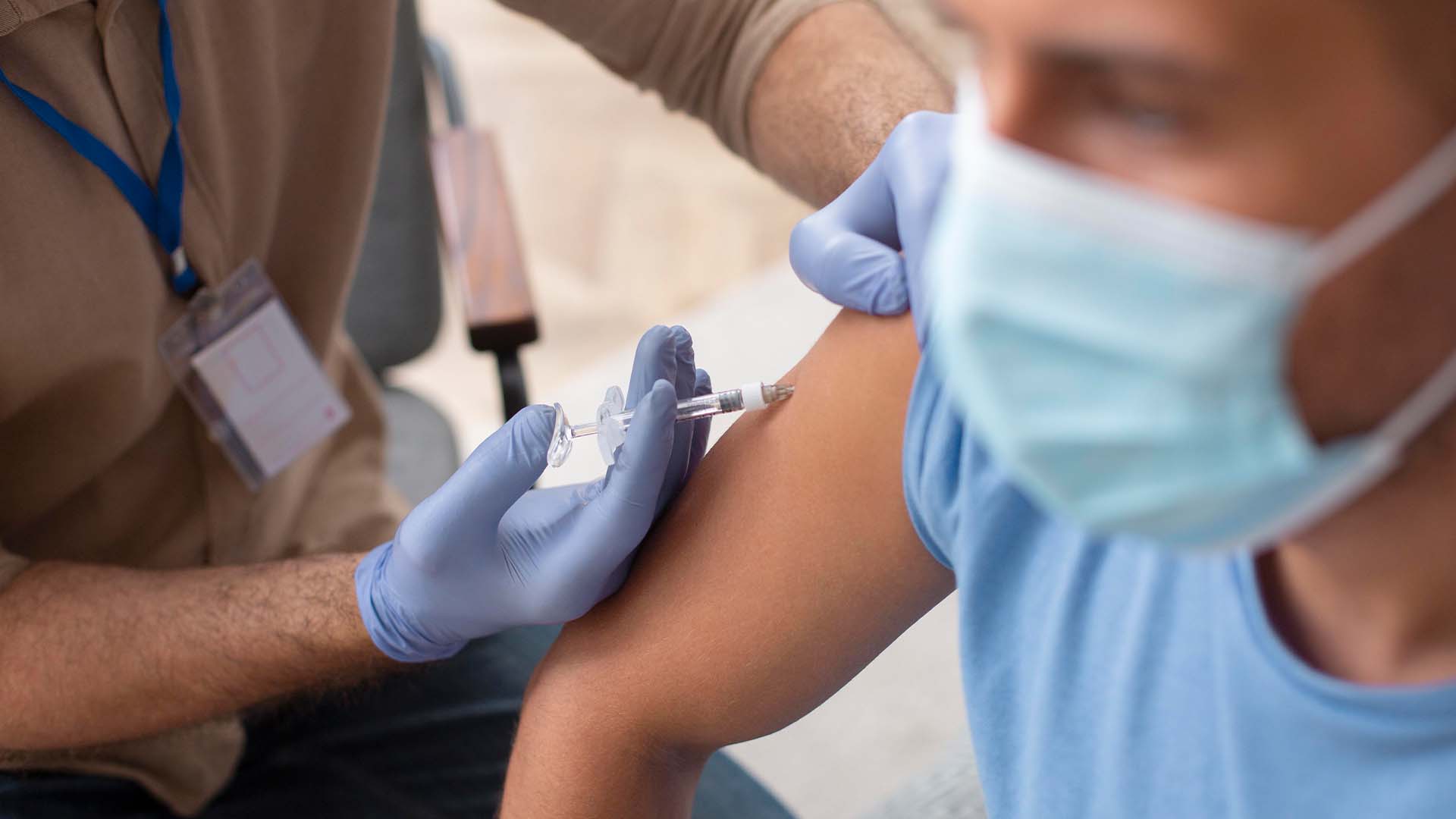 El sistema de salud indígena enfrenta una 'enorme carga de trabajo' para cerrar la brecha de vacunación